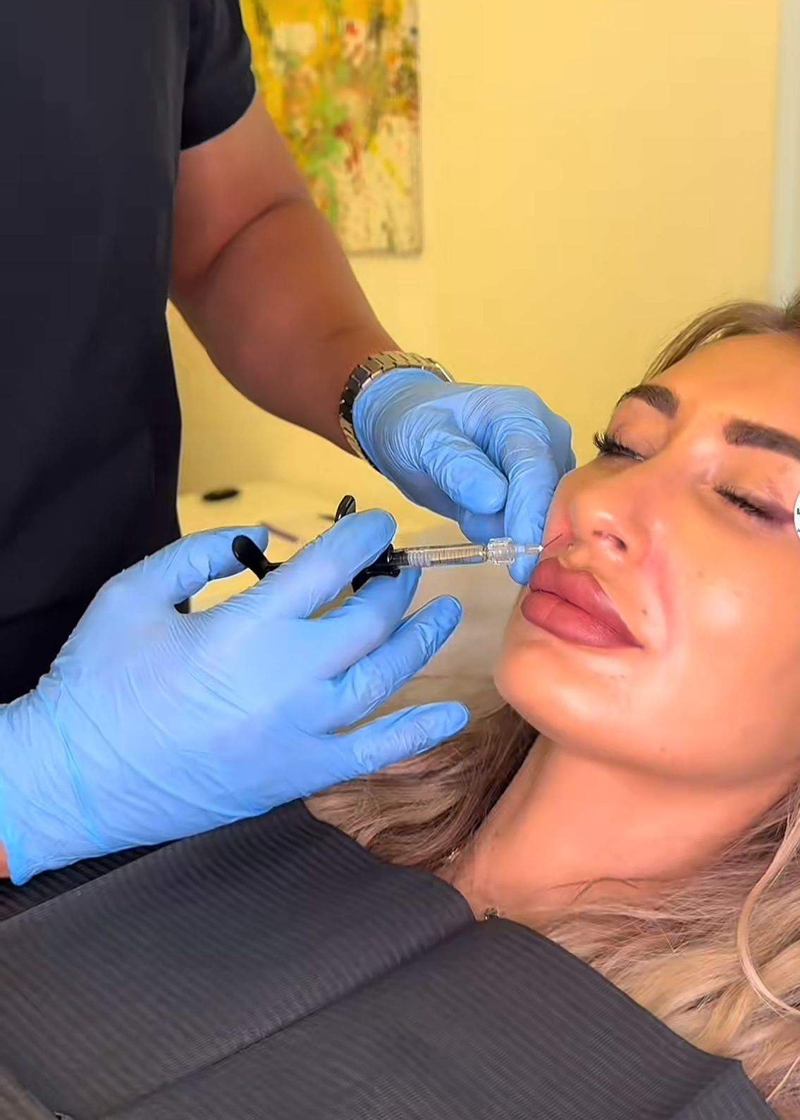 Maria Avram de la Insula Iubirii și-a făcut o mică schimbare! Concurenta a ajuns pe mâna esteticianului | FOTO