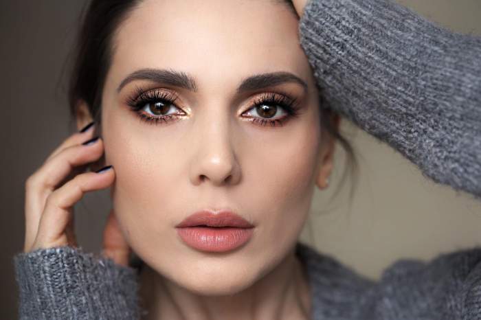 Povestea fabuloasă de viaţă a singurei românce care o machiază pe Angelina Jolie! Trăieşte la Paris cu soţul şi fiul, şi este şi ea, la rându-i virală pe net