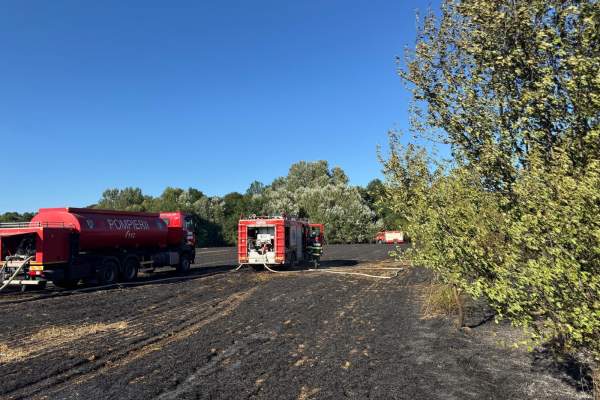 Incendiu devastator în apropiere de București! O casă a luat foc. Pompierii intervin în forță | FOTO