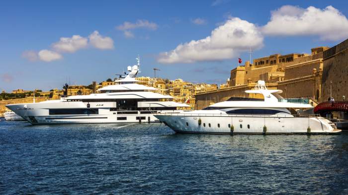 yacht