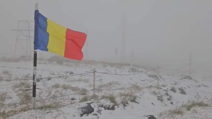 Locul din România unde zăpada are câțiva centimetri, în luna august! A nins ca-n povești. Imagini spectaculoase | VIDEO