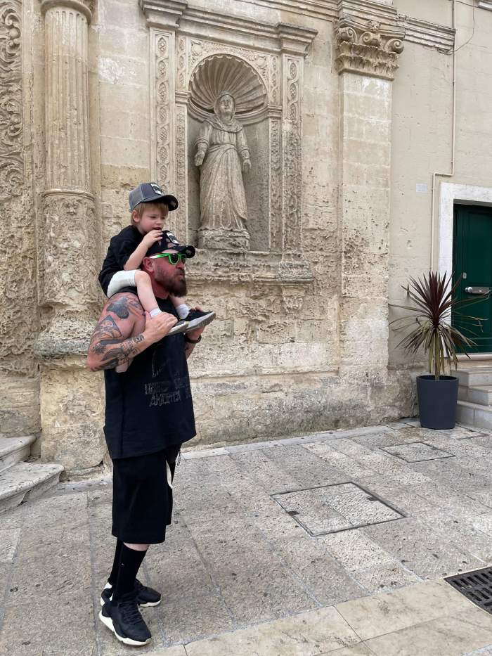 Andrei Coman, primarul din Iubire cu parfum de lavandă, vară între Podişor și Puglia: „Toată lumea mă strigă dom’ Primar!”