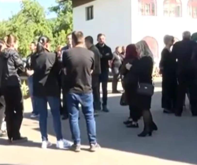 Imaginile durerii! Ștefania și Ștefan au fost înmormântați împreună! Familiile lor sunt cutremurare de suferință | FOTO