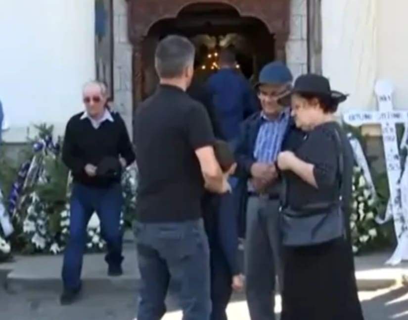 Imaginile durerii! Ștefania și Ștefan au fost înmormântați împreună! Familiile lor sunt cutremurare de suferință | FOTO