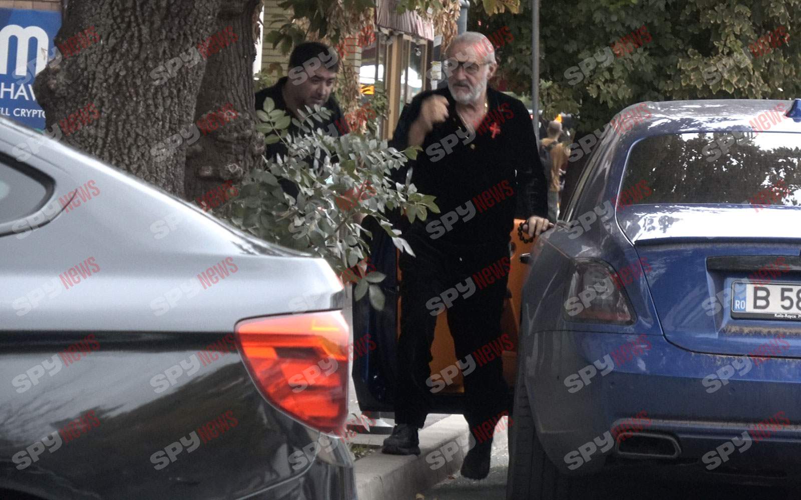 Gigi Becali, show total! A cărat pe umar o pungă plină cu cash! Atenţie, Luţu nu lipseşte din peisaj! | PAPARAZZI