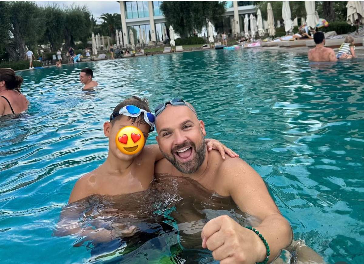 Andrei Ștefănescu, în vacanță, alături de iubită și fiul său. Unde își petrece prezentatorul TV concediul | FOTO