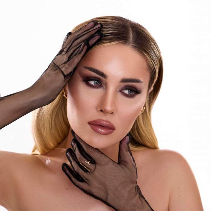 Cum le răspunde ispita Oana Monea celor care o trimit la muncă. Blondina le arată cât câștigă într-o singură zi