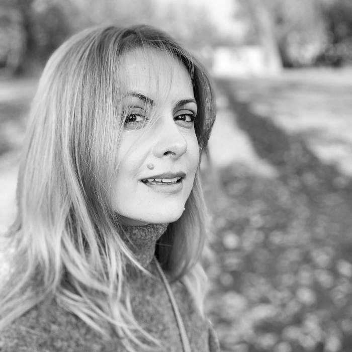 Simona Gherghe, reacție tranșantă după ce un livrator nepalez a fost lovit pe stradă. Ce spune prezentatoarea Mireasa: "De ce ne-am înrăit așa?" | FOTO