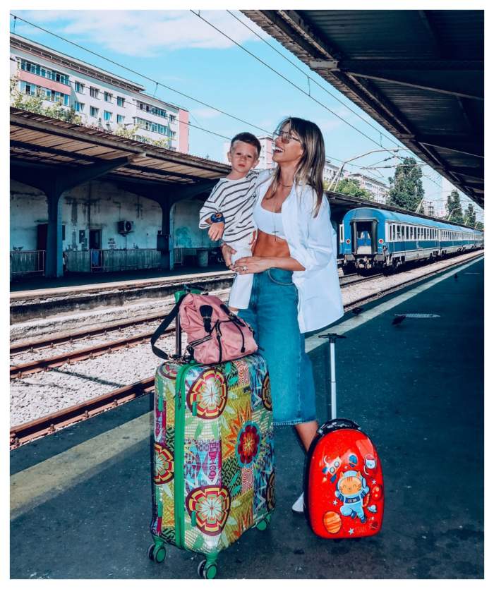 Gabriela Prisăcariu, vacanță cu fiul ei, Tiago, pentru prima dată. Cei doi au călătorit cu trenul împreună: „Am emoții”
