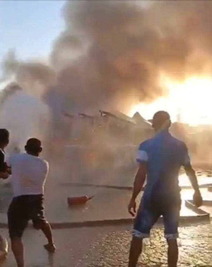 Scene de groază la bâlciul din Oltenița! O terasă a luat foc, după ce un furtun de la o butelie s-a spart | FOTO