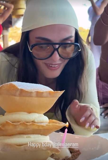 Alexia Eram a împlinit 25 de ani! Fosta concurentă de la America Express și-a sărbătorit ziua de naștere în Mykonos | FOTO