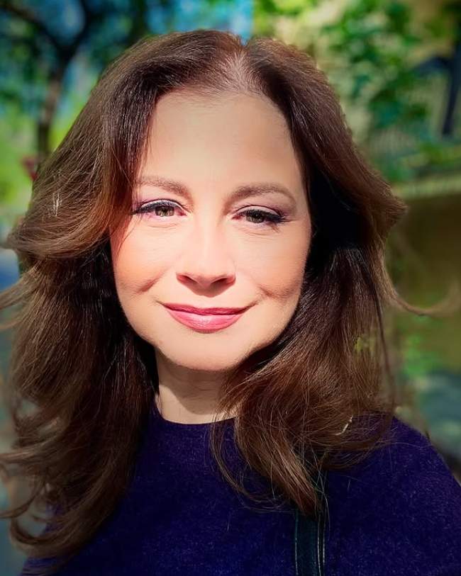corina danila selfie