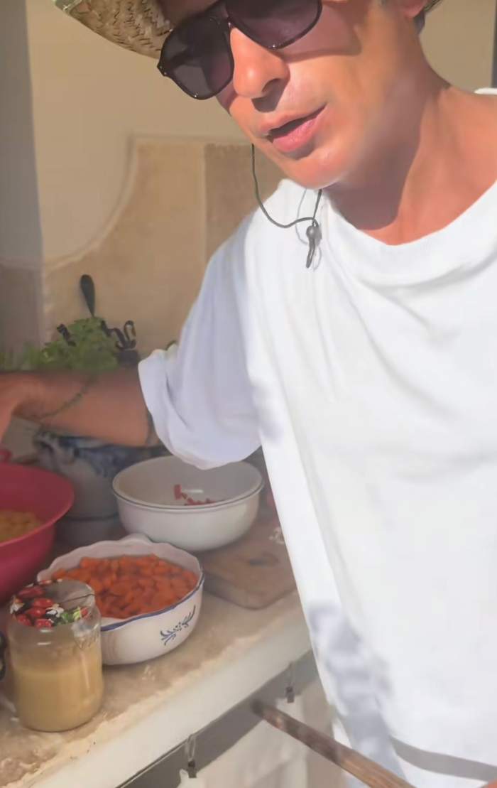 Prezentatorul Radu Vâlcan, de la „Insula Iubirii”, în bucătărie: rețeta de gulaș pe care o face pentru toată familia