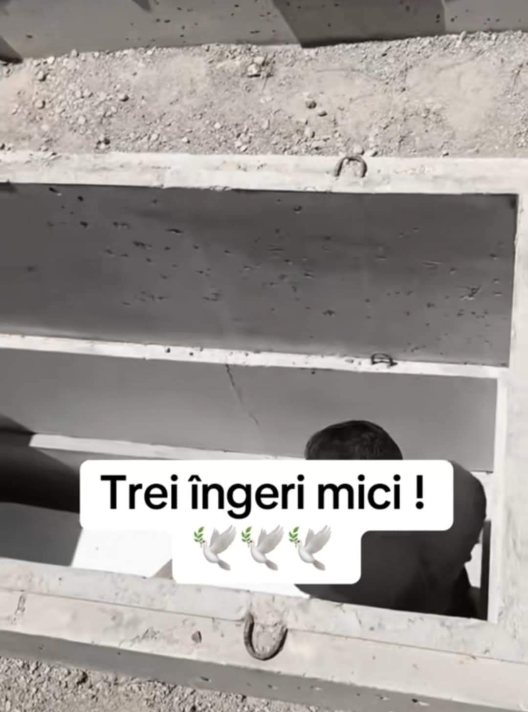 Noemi și Bogdan la înmormântarea copiilor lor