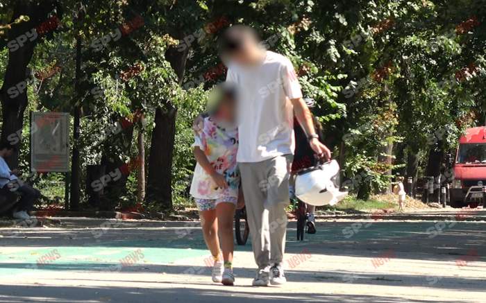 Imagini rare cu Daciana Sârbu şi fiica! S-au distrat de minune în compania unui tânăr misterios! | PAPARAZZI