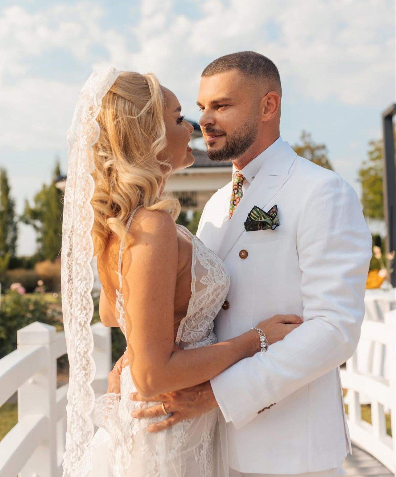 Maria Constantin și Robert Stoica au împlinit doi ani de la ziua nunții. Cum a marcat cântăreața ziua în care a jurat iubire eternă | FOTO