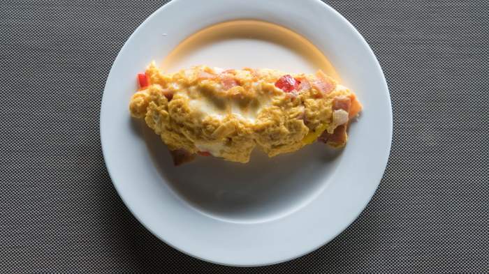 Fierbi, prăjești sau faci omletă? Cum să gătești oul ca să obții maximum de proteină din el