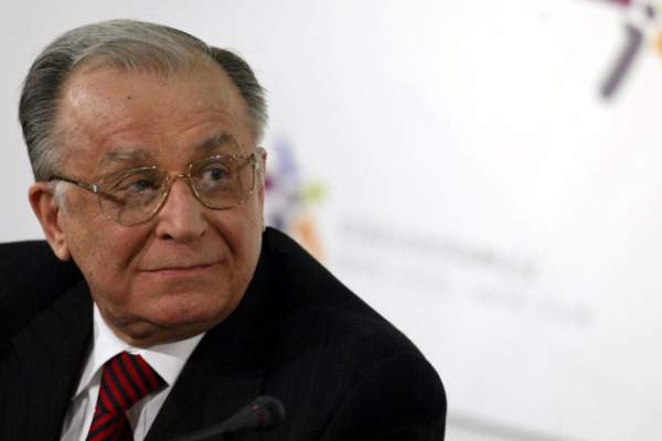 Cine este fiul adoptiv al lui Ion Iliescu. Bărbatul ar putea moșteni averea fostului președinte