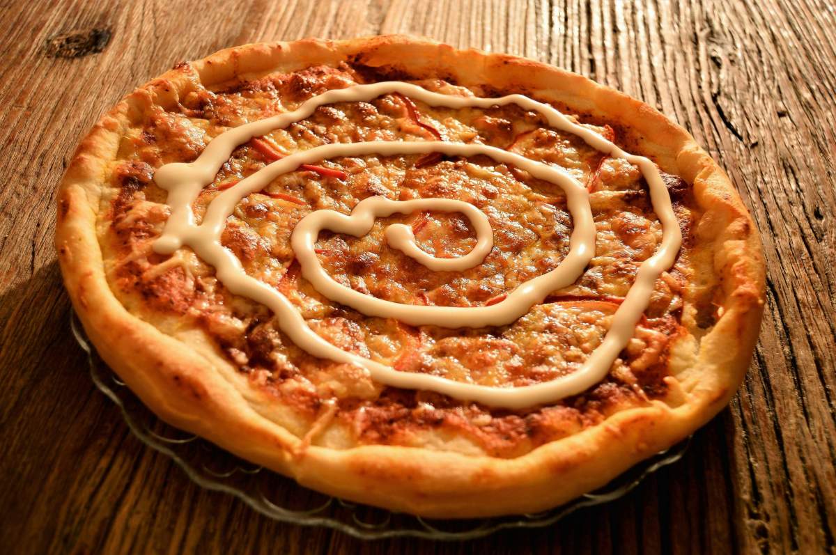 Un nou preparat face furori pe Internet! Clătita Pizza, ușor de gătit, fară multe ingrediente | FOTO