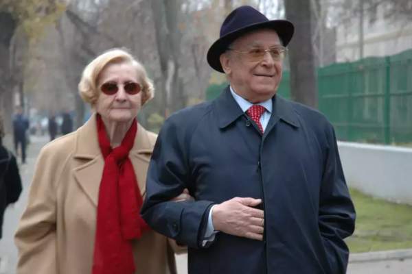Ce mesaj a transmis Nina Iliescu la catafalcul lui Ion Iliescu. Cei doi au trăit o poveste de dragoste de aproape opt decenii