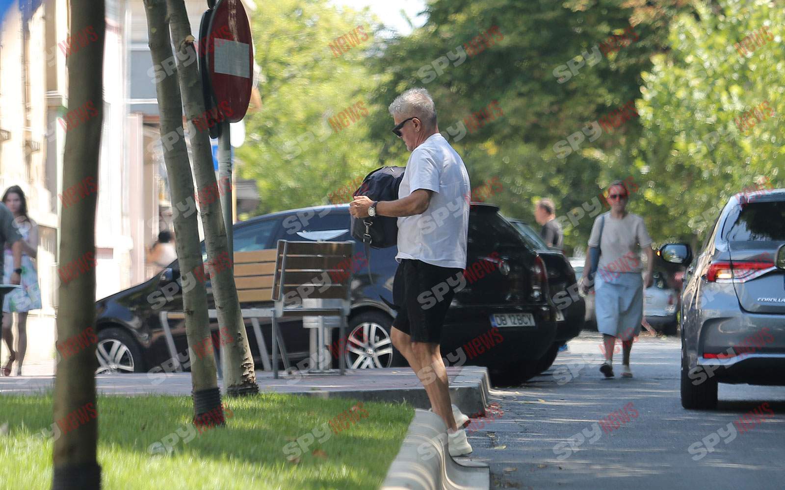 Dan Bittman are oamenii lui! Cine este domnişoara cu care a plecat la mare! L-a luat după ce şi-a rezolvat treburile la poliţie | PAPARAZZI