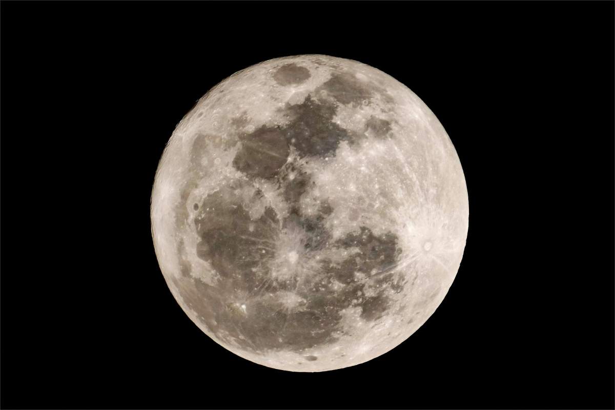 Lună Plină pe 9 august. Cum ne afectează?