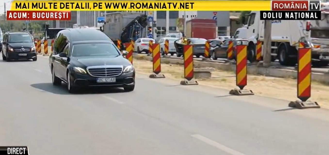 LIVE TEXT. Ion Iliescu este înmormântat astăzi, cu onoruri militare. Românii își iau rămas bun de la primul președinte ales al țării