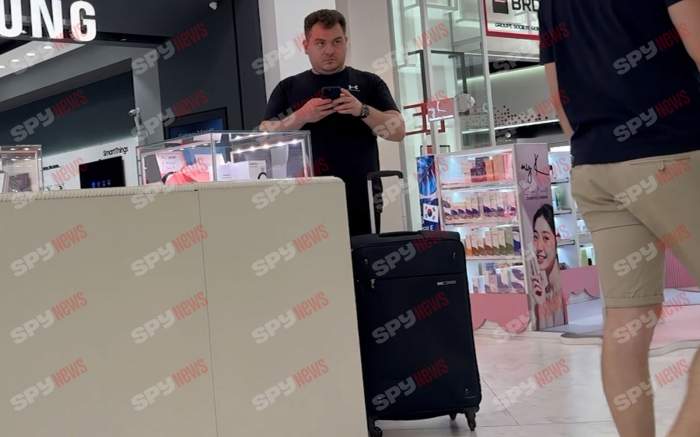 Răzvan Plumb şi iubita sunt gata de vacanţă! Bozo face ultimele pregătiri! Cum a fost surprins fiul Rovanei Plumb