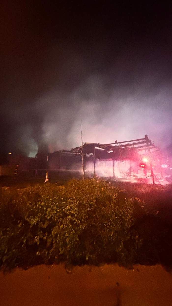Incendiu puternic la clubul Bellagio din Mamaia! Flăcările au distrus aproape complet clădirea | VIDEO