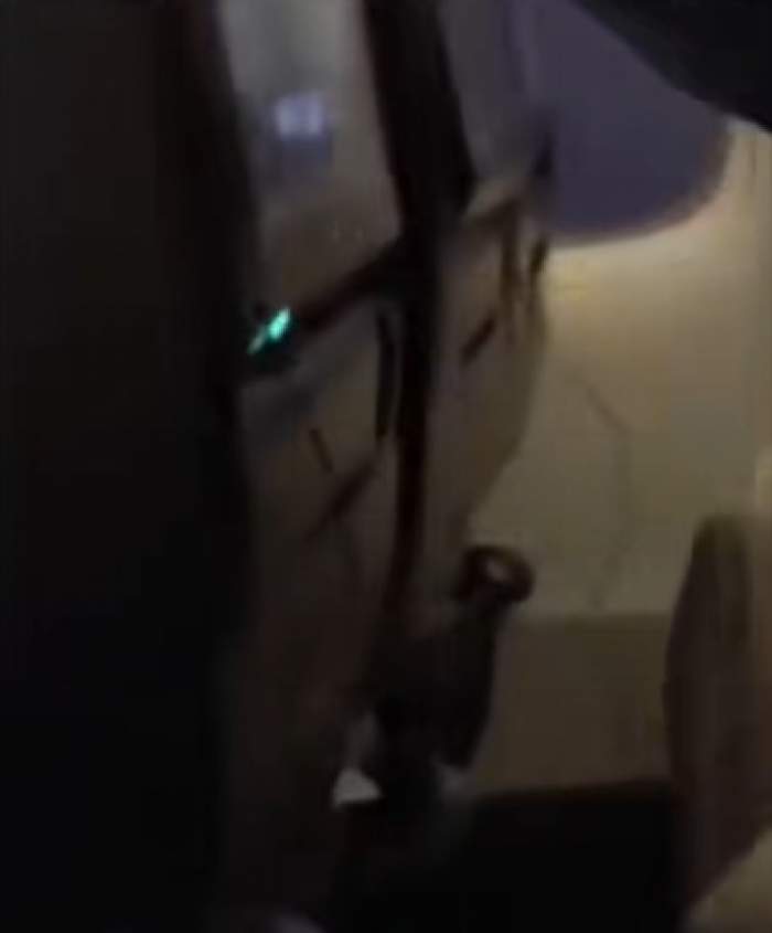 Coșmar pentru pasagerii unui avion! Au petrecut aproape 29 de ore în aeronavă, din cauza unei furtuni apocaliptice 
