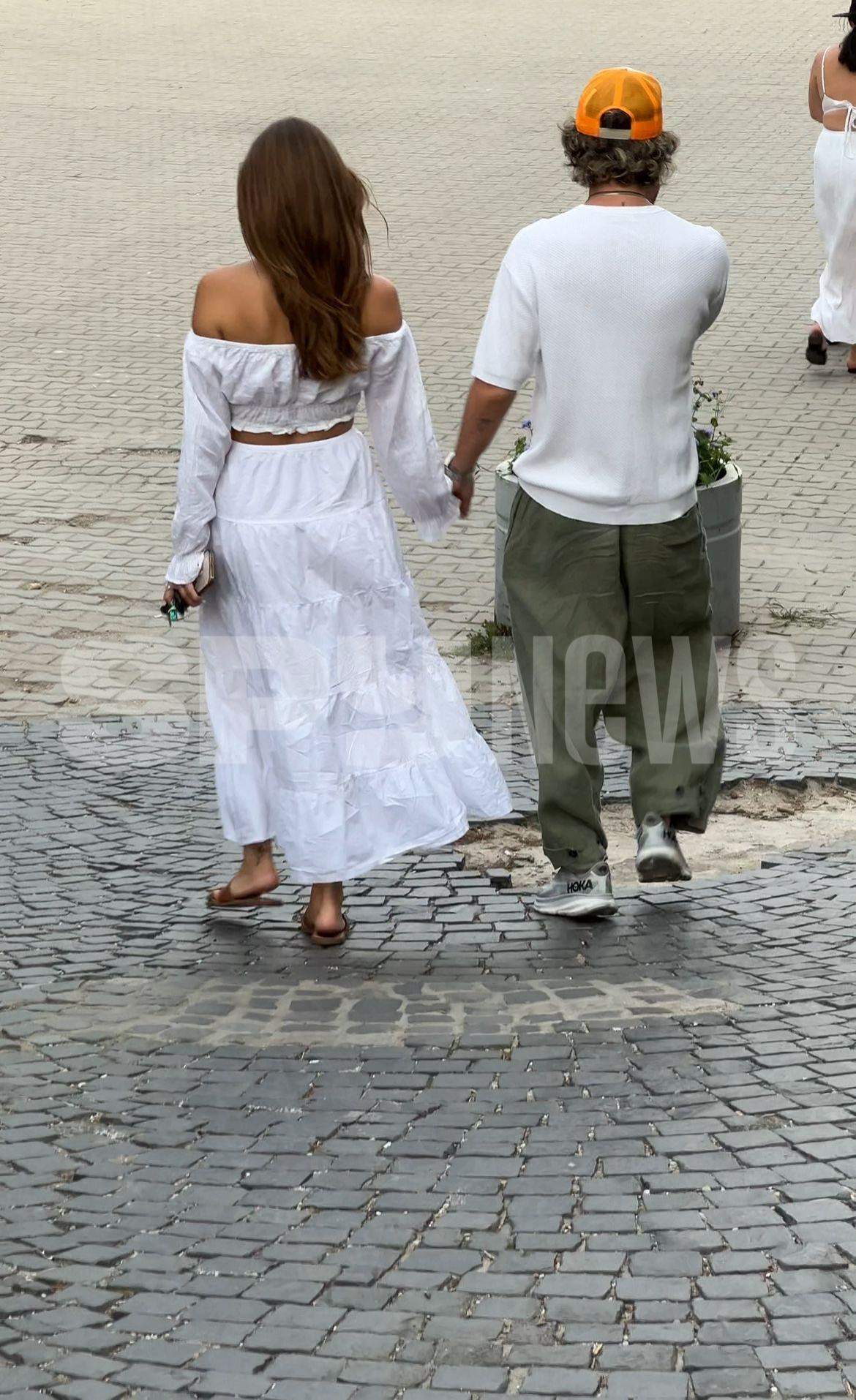 Cuza de la Noaptea Târziu, topit după iubita lui! Imagini exclusive cu cei doi, la o plimbare romantică de seară, în parc | VIDEO