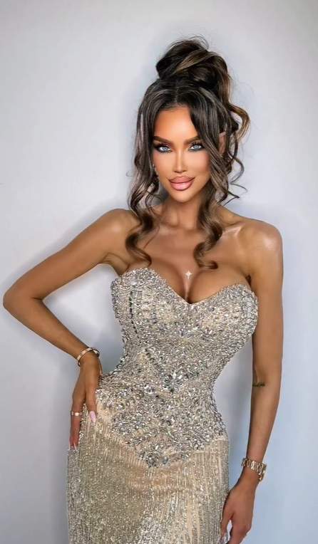 bianca dragusanu cu o rochie eleganta