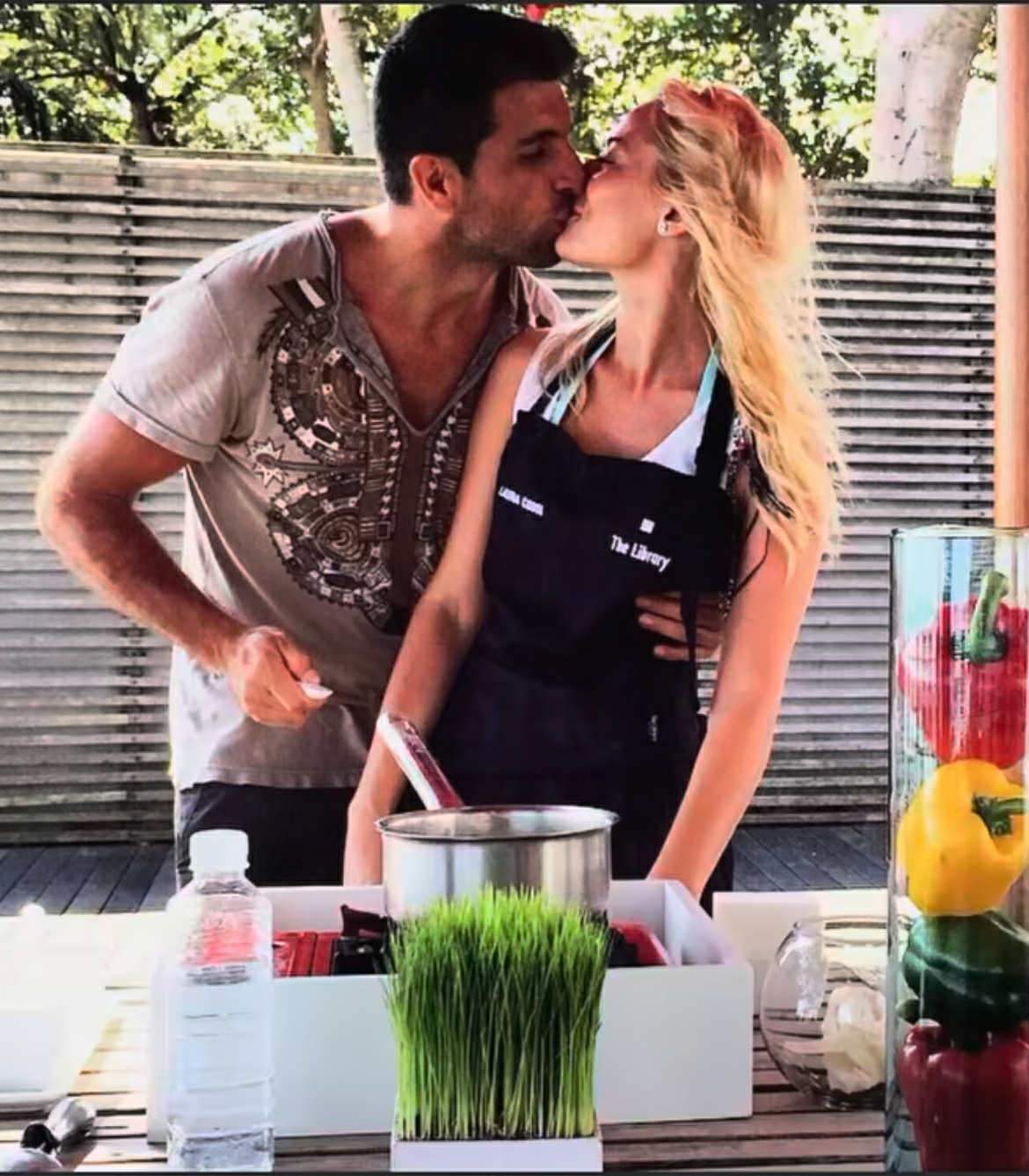 Laura Cosoi și soțul ei aniversează 10 ani de căsnicie. Imagini de colecție cu prezentatoarea emisiunii Vacanță de vedetă și tatăl copiilor ei | FOTO