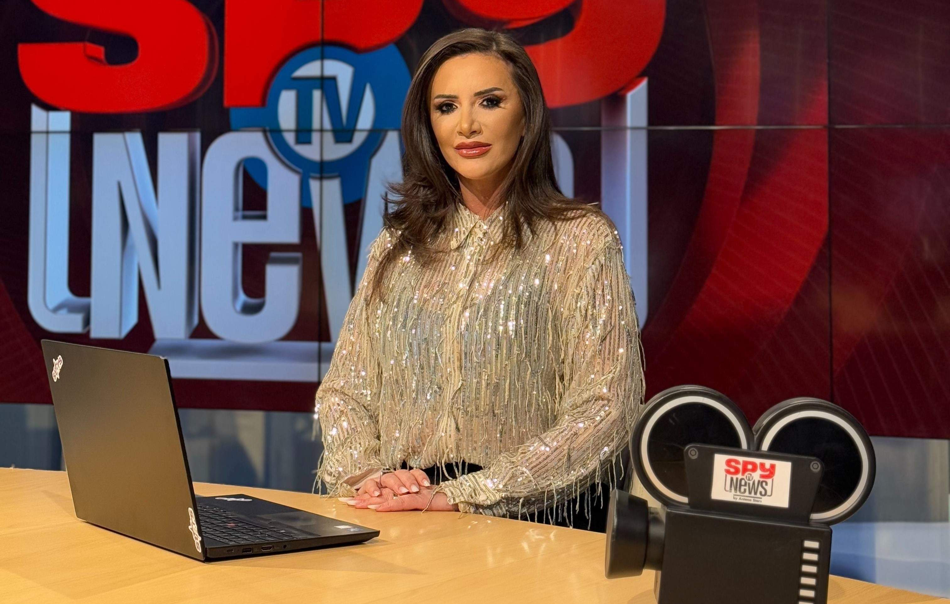 Mara Bănică prezintă emisiunea Spynews TV Live, de luni până joi, pe Antena Stars