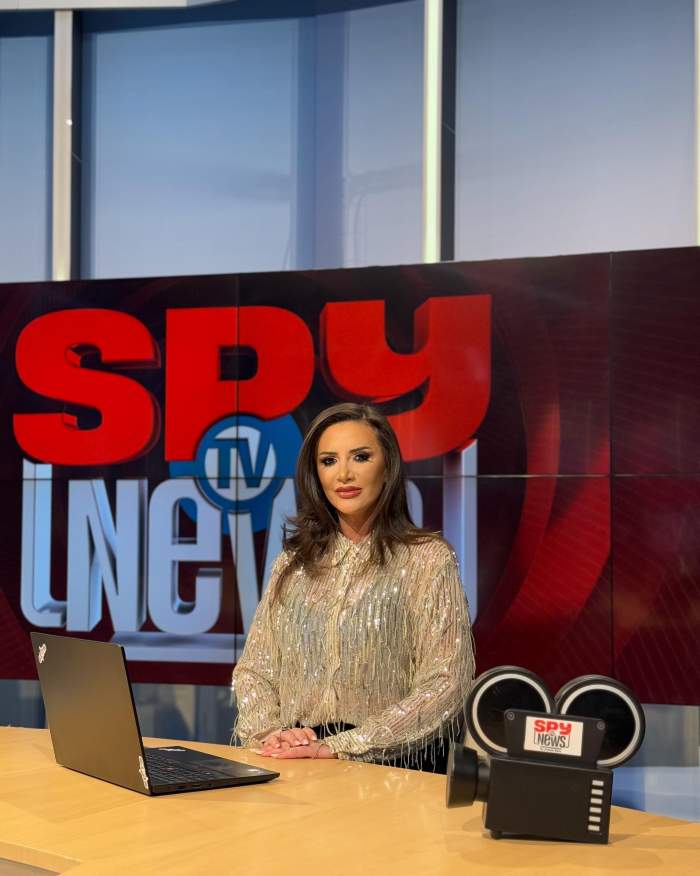 Mara Bănică prezintă emisiunea Spynews TV Live, de luni până joi, pe Antena Stars