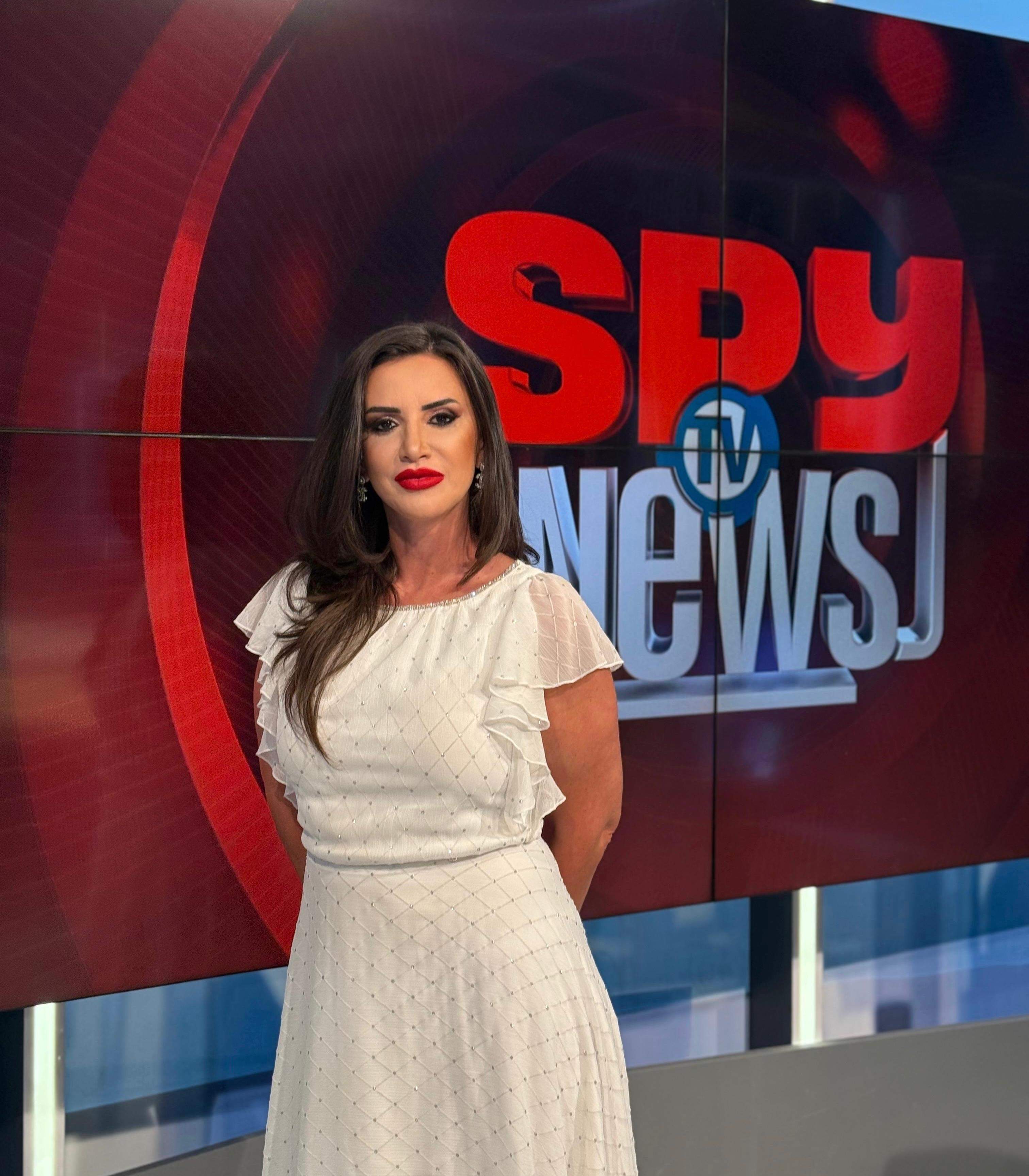 Mara Bănică prezintă emisiunea Spynews TV Live, de luni până joi, pe Antena Stars