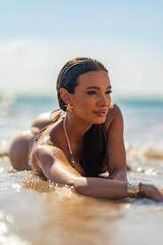 Andreea Craciun pe plaja din Thailanda