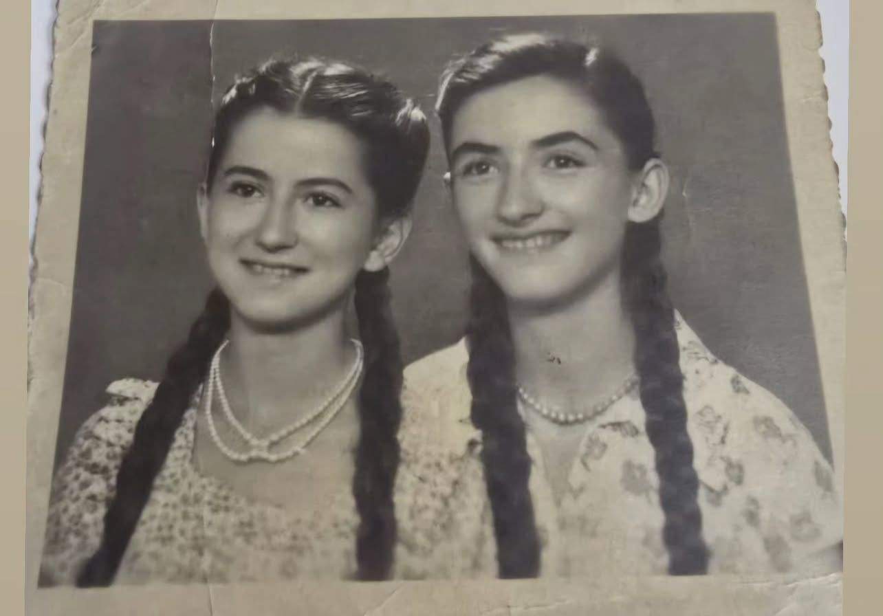 Oana Roman, răscolită de amintiri. Vedeta a postat o fotografie cu mama ei, din tinerețe. Detaliul pe care l-a subliniat | FOTO