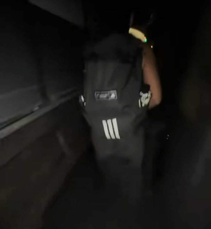 Zeci de călători, evacuați din metrou, după ce o persoană a sărit pe șine! Imagini de coșmar cu oamenii care au mers pe jos, prin tunel | FOTO