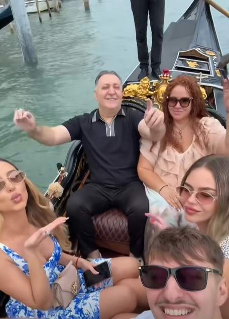 Vali Vijelie și-a dus soția în vacanță! Cum o răsfață cântărețul pe mama copiilor lui: "E de bine..." | VIDEO