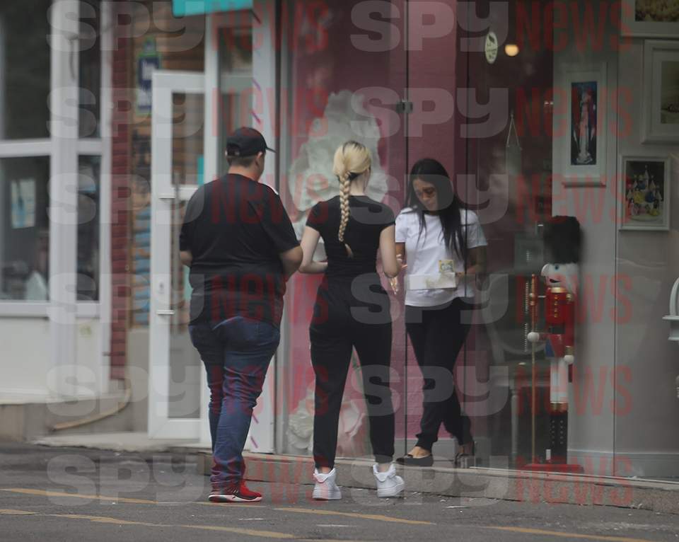 Terorizată de Marian Vanghelie, Oana Mizil nu mai face un pas singură pe stradă! Bodyguardul a însoțit-o până și la farmacie | PAPARAZZI