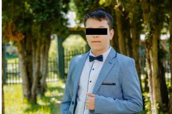 Răzvan, un elev de clasa a VI-a a murit în faţa şcolii, în Maramureş.I s-a făcut rău în timp ce își aştepta mama. Băiatul împlinise 13 ani pe 5 septembrie | FOTO