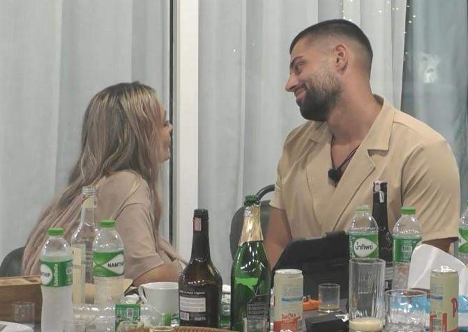 Teo de la Insula Iubirii, ironie fină în ziua în care Ella Vișan ar fi trebuit să fie mireasa lui Andrei Lemnaru: "Frumos aici la Sibiu..." | VIDEO