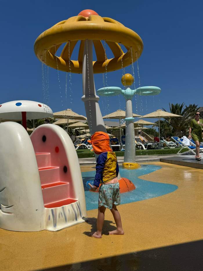 Imagini superbe din vacanța lui Cristi Pulhac și a soției lui, Raluca! Unde s-a relaxat fostul fotbalist alături de familie | FOTO