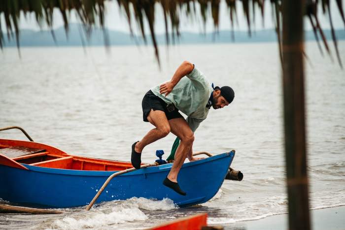 Aseară, situație fără precedent în Asia Express: o echipă a ajuns cu o oră şi jumătate înaintea Irinei la pupitru. Diseară, concurenții vor lupta și pentru imunitatea mică, într-o probă… pe gustul tuturor: ciorba rădăuțeană