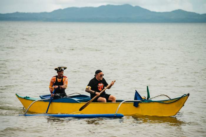 Aseară, situație fără precedent în Asia Express: o echipă a ajuns cu o oră şi jumătate înaintea Irinei la pupitru. Diseară, concurenții vor lupta și pentru imunitatea mică, într-o probă… pe gustul tuturor: ciorba rădăuțeană