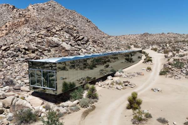 10.000 de dolari, amenda pe care a primit-o un influencer. Ce s-a întâmplat după ce a închiriat o vilă în California