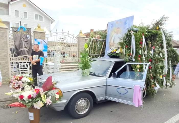 Bărbatul ucis în Craiova, în timpul unei răfuieli între clanuri, a fost condus pe ultimul drum. Zeci de persoane au participat la înmormântare | FOTO