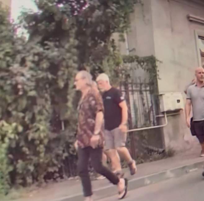 Președintele Cehiei, surprins în vacanță pe străzile din Craiova! Imagini rare cu oficialul ceh în România | FOTO 