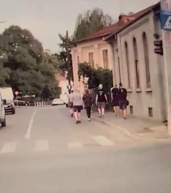 Președintele Cehiei, surprins în vacanță pe străzile din Craiova! Imagini rare cu oficialul ceh în România | FOTO 